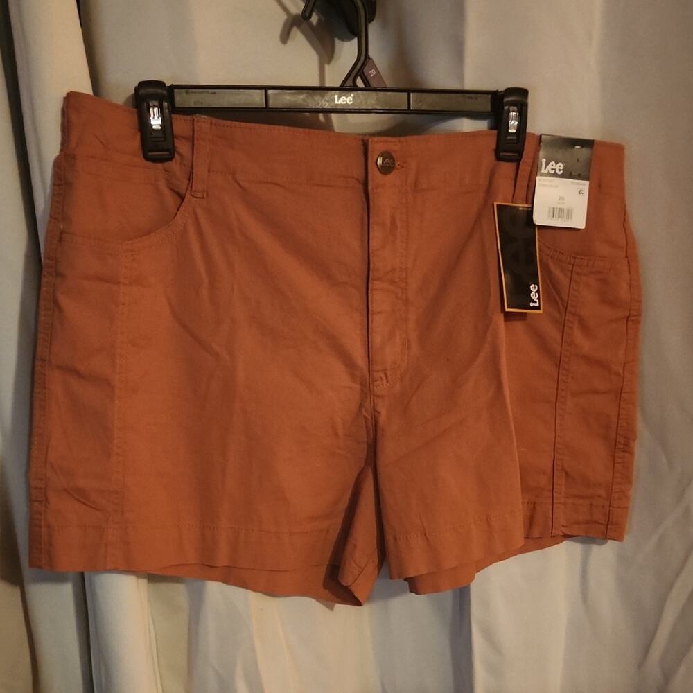 🚨2/$25 or 5/$50🚨Lee Women's Tan Flat Front Shorts